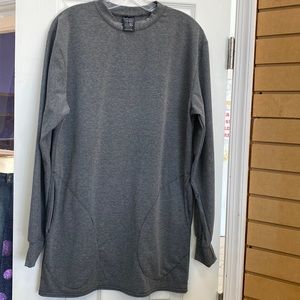 Long sleeve crew neck T Shirt, with large pockets.